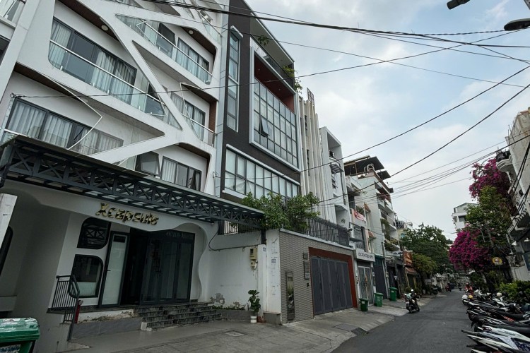 Bán tòa nhà 69/2/9-9A Nguyễn Gia Trí - DT 8x23m - Hầm + 5 tầng - HĐT 170tr/thg - Giá 52 tỷ!